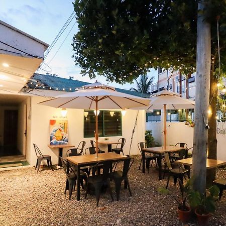 Ocean Breeze Hostel By Daily Sweet Moalboal Luaran gambar