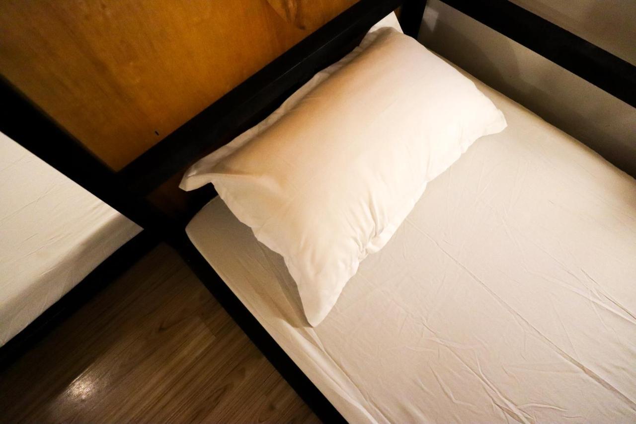 Ocean Breeze Hostel By Daily Sweet Moalboal Luaran gambar