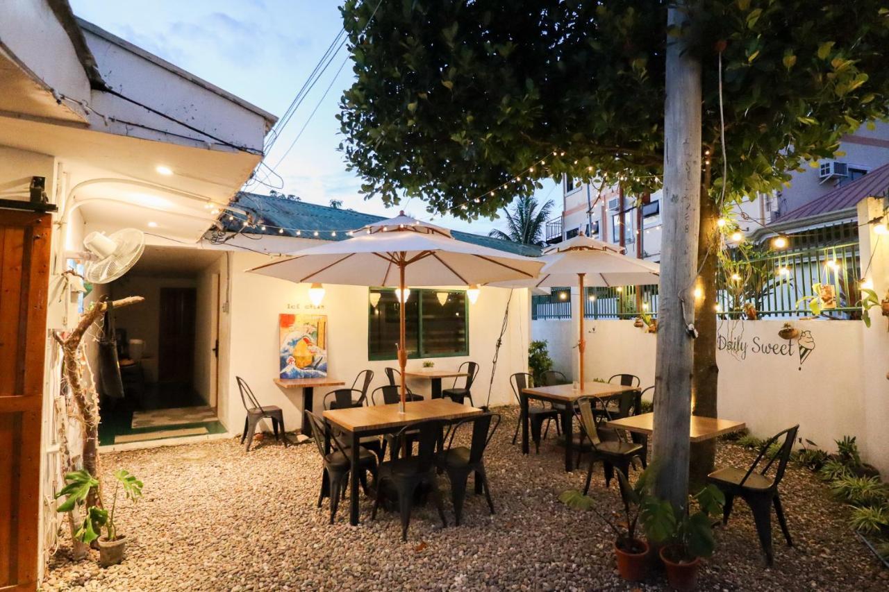 Ocean Breeze Hostel By Daily Sweet Moalboal Luaran gambar