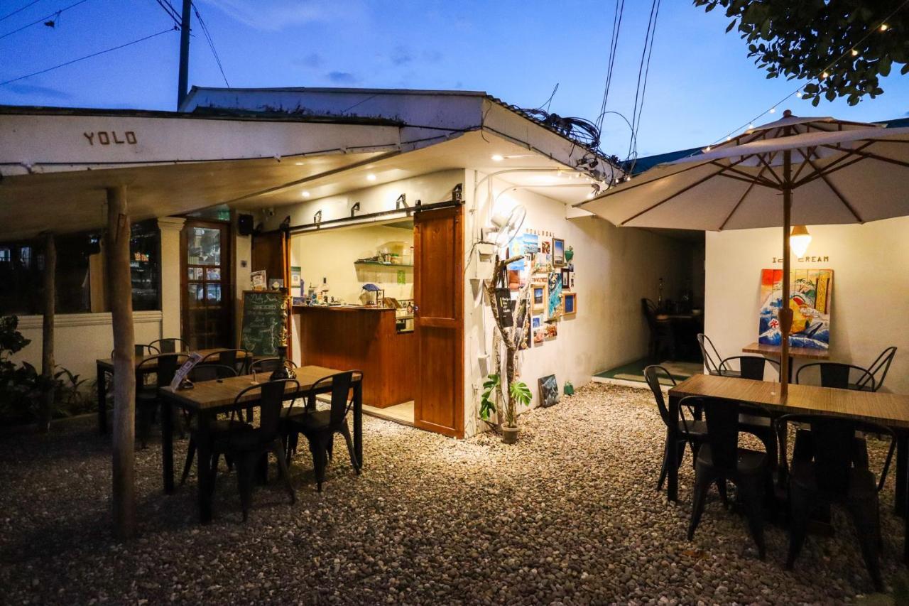 Ocean Breeze Hostel By Daily Sweet Moalboal Luaran gambar