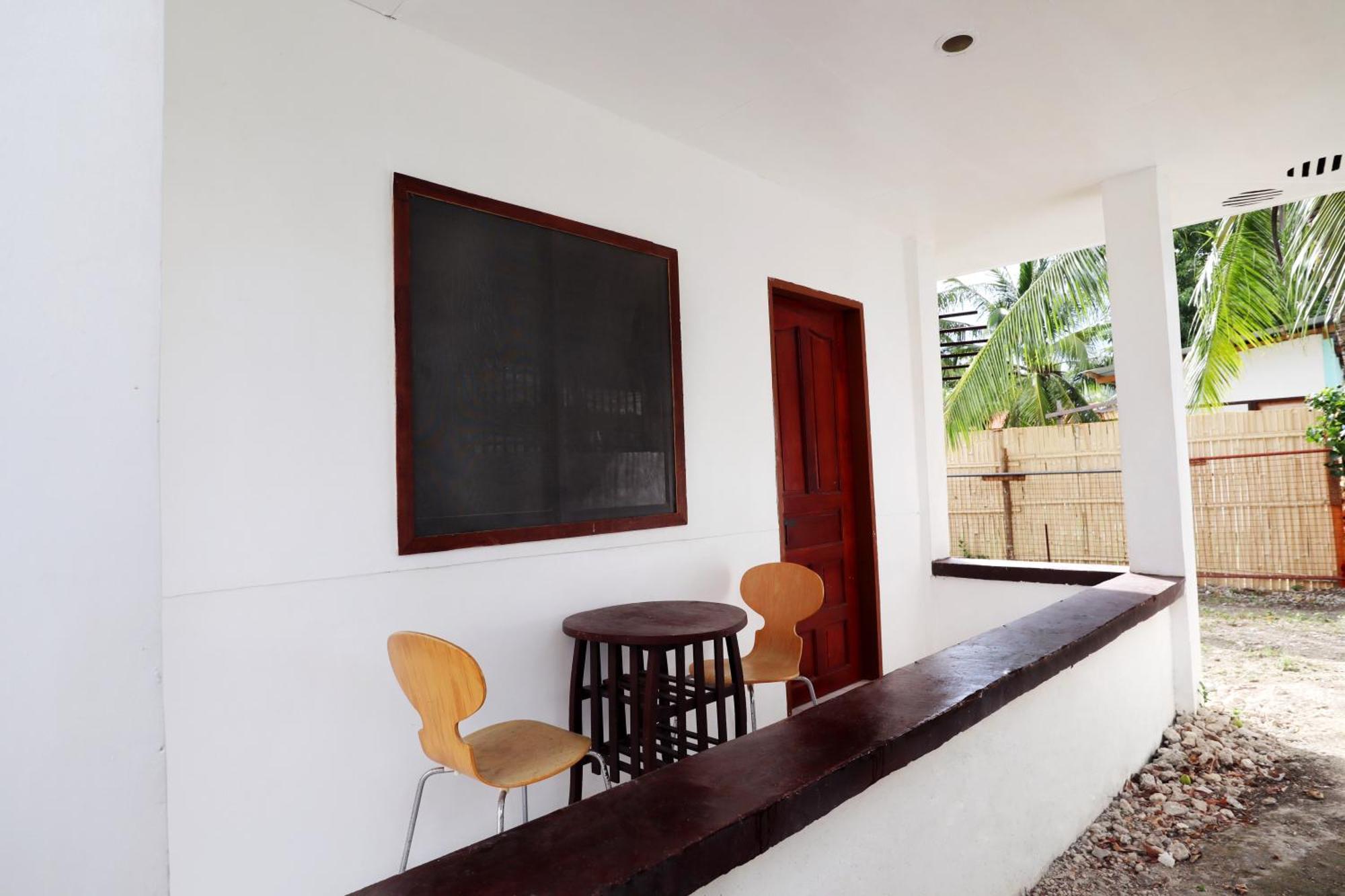 Ocean Breeze Hostel By Daily Sweet Moalboal Luaran gambar